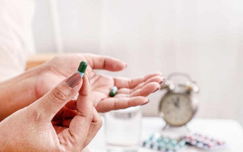 Hoàn thành đủ liệu trình điều trị với thuốc Amoxicillin, ngay cả khi đã hết triệu chứng, để tránh tái phát hoặc đề kháng thuốc.