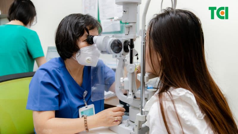 Lưu ý khi dùng thuốc nhỏ mắt Sanlein 0.1