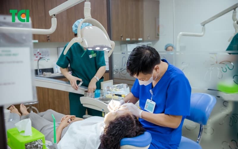 Thực hiện trám răng sâu có đau không