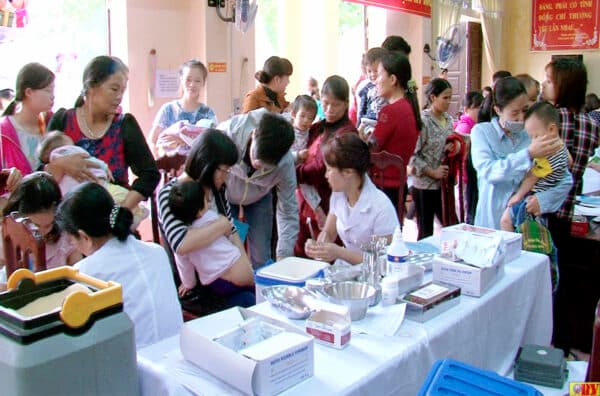 Nếu trẻ tiêm chủng mở rộng sẽ được miễn phí.