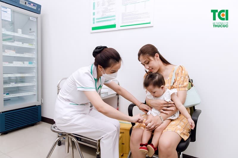 Nên tiêm vacxin thủy đậu cho trẻ từ khi bé đủ 9 tháng tuổi