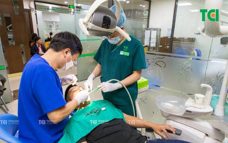 nguy hiểm khi bị sâu răng cửa