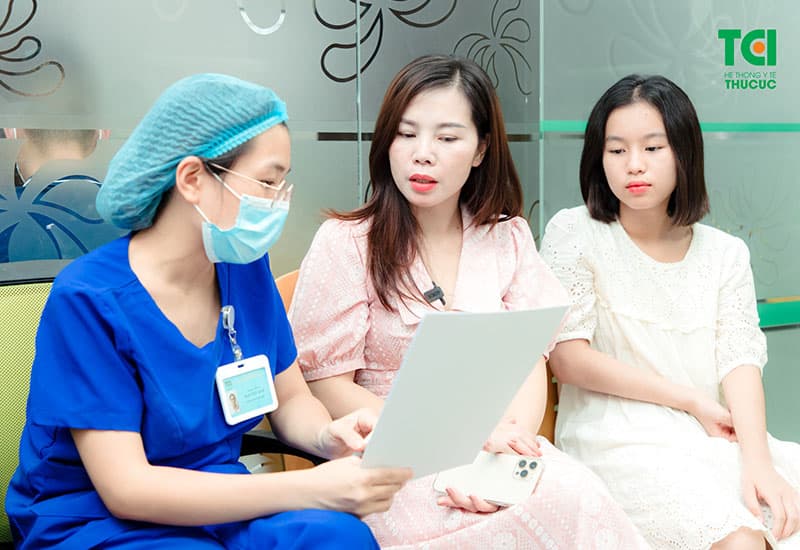 bọc răng sứ 2 răng cửa bị hô là gì tốt không