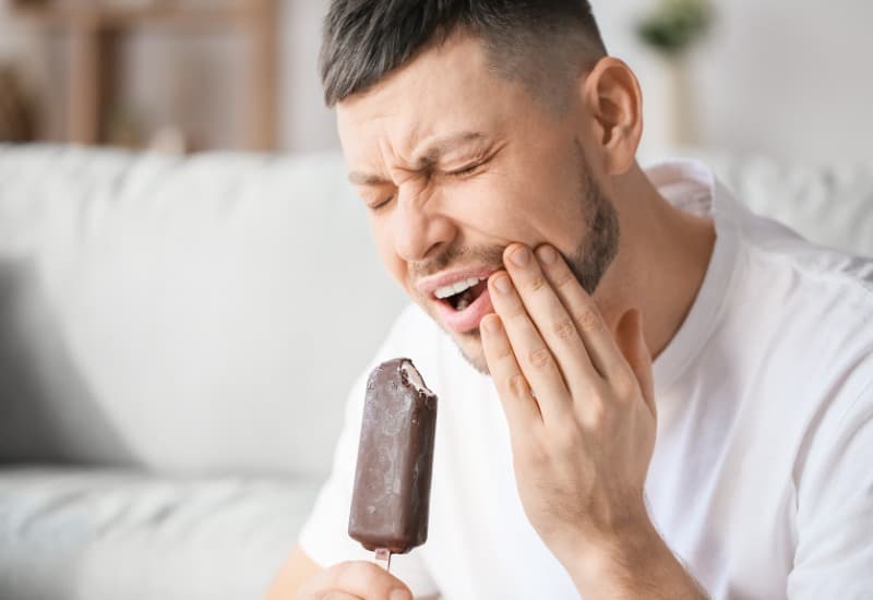 Giải đáp chi tiết thắc mắc: Bọc răng sứ sau khi lấy tủy có đau không?