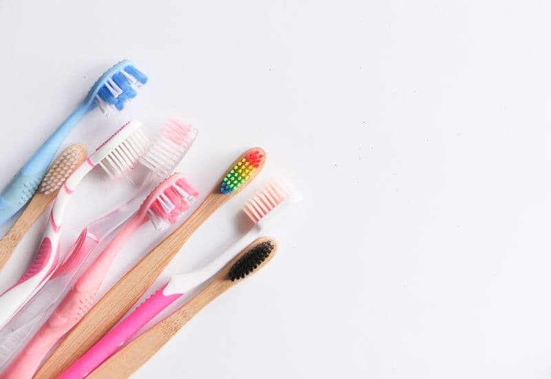 Cách chăm sóc răng miệng đúng cách bằng bàn chải và kem đánh răng