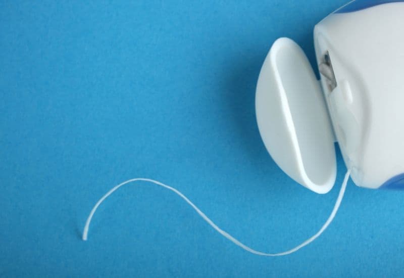 Cách chăm sóc răng miệng đúng cách bằng chỉ nha khoa