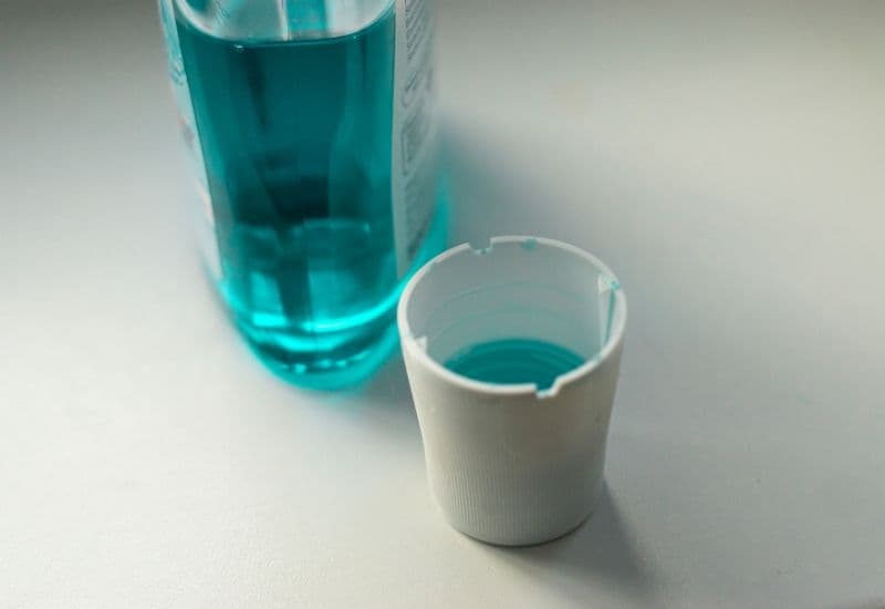 Chăm sóc răng miệng đúng cách bằng nước súc miệng