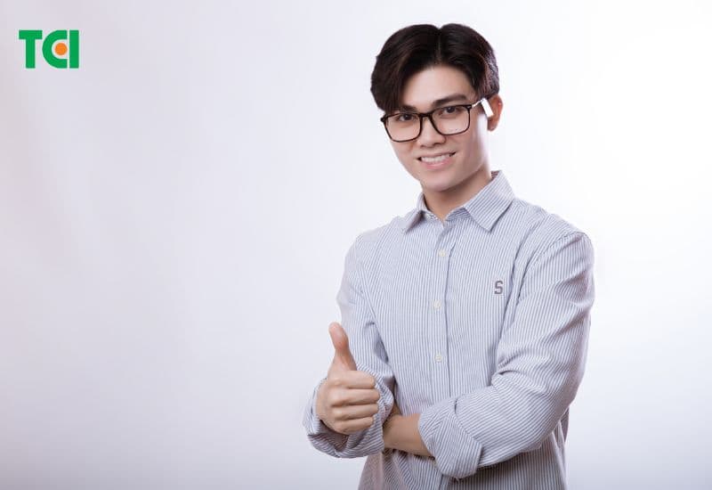 Chi phí tròng kính cận là loại chi phí có thể biến động lớn tùy thuộc nhu cầu cá nhân và đặc điểm của tròng kính cận.