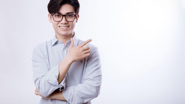 Cắt kính cận có đắt không, giải đáp thắc mắc