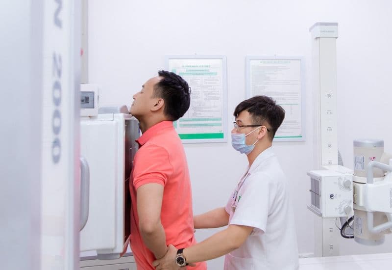 chẩn đoán trước khi nắn trật khớp vai