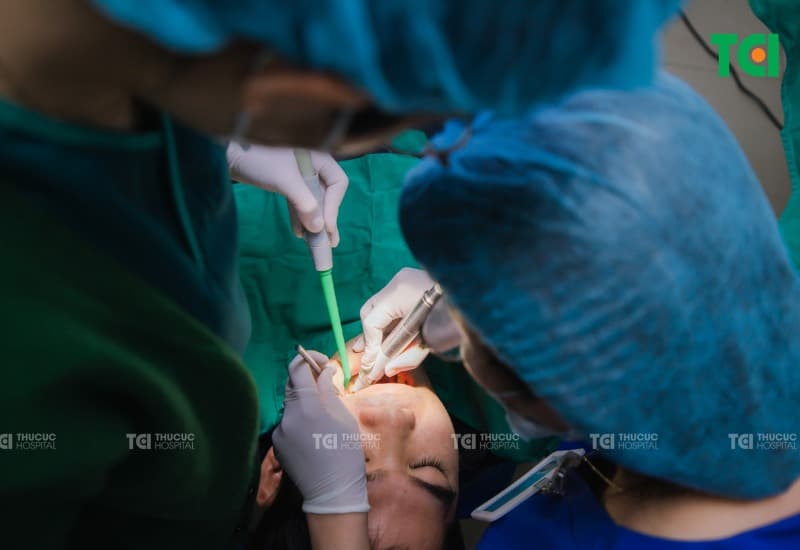 Đối với những vấn đề còn lại, bạn cũng hoàn toàn có thể hạn chế chúng, bằng cách lựa chọn cẩn thận phòng nha để nhổ răng khôn. 