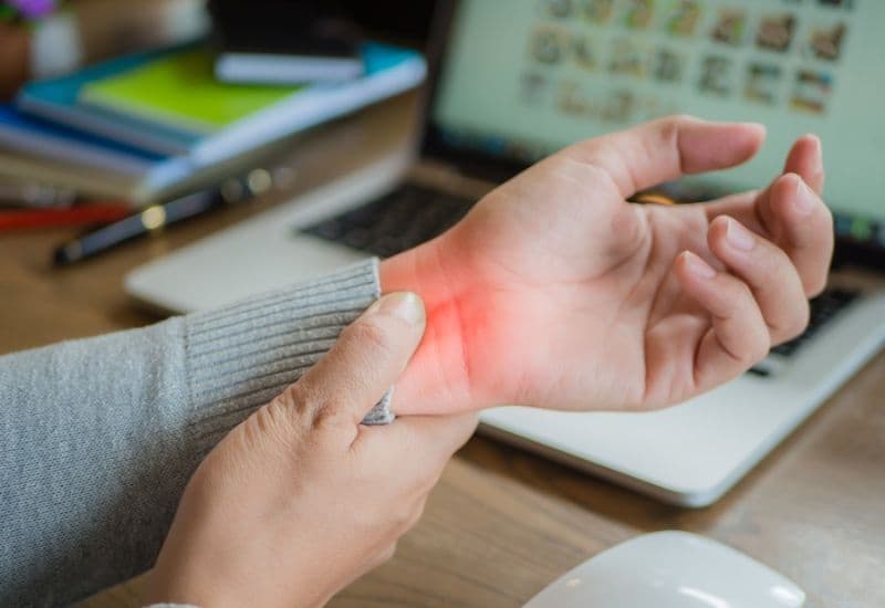 Dấu hiệu nhận biết trật khớp cổ tay