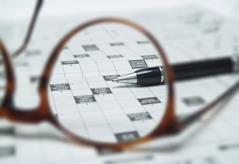 Kính thuốc là kính được thiết kế đặc biệt, giúp cải thiện thị lực cho những người mắc tật khúc xạ như cận thị, viễn thị, loạn thị hoặc lão thị; mỗi kính thuốc có độ cụ thể được đo và điều chỉnh theo nhu cầu của từng người để người đó có thể nhìn rõ các vật ở cả khoảng cách xa và gần.