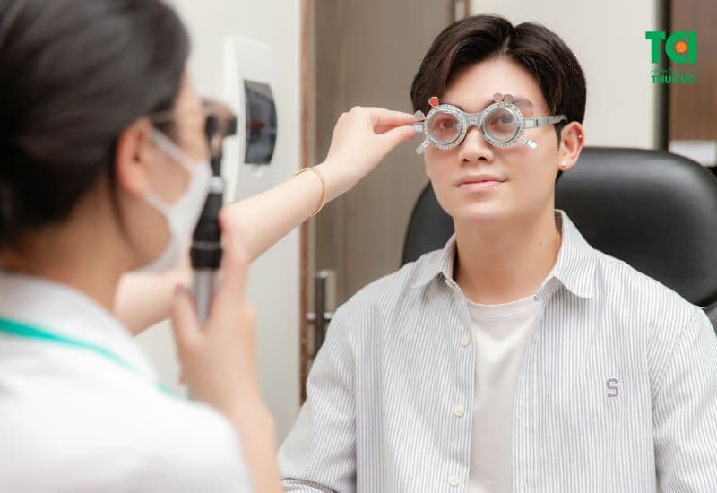 Yếu tố ảnh hưởng đến giá tròng kính râm cận.