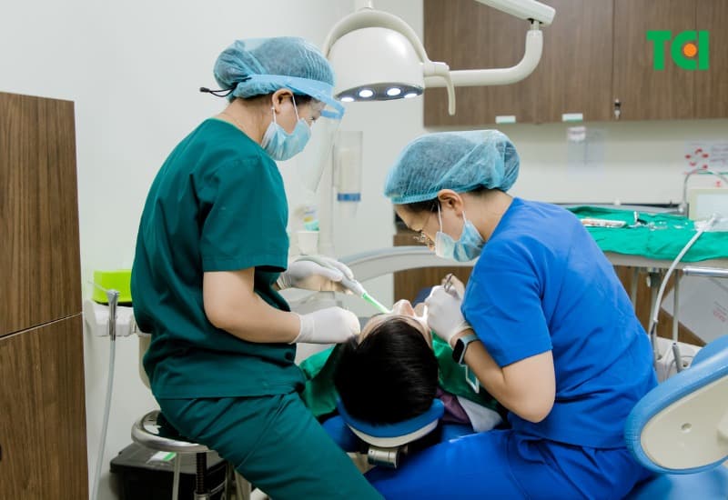 Thay vì sử dụng hoàng liên trị sâu răng, một phương pháp truyền miệng, tốt nhất là bạn nên đến phòng nha uy tín gần nhất.