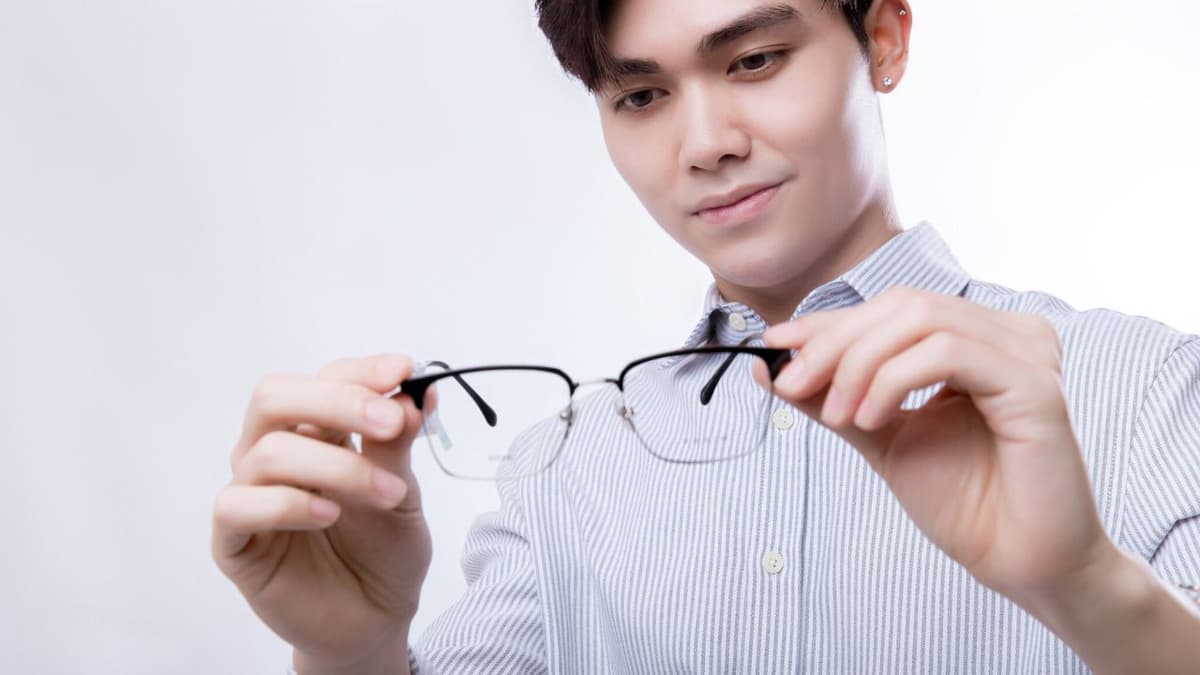Nên mua tròng kính hãng nào, giải đáp thắc mắc