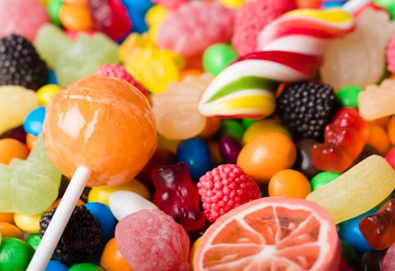 Sâu răng là một bệnh lý răng miệng phổ biến, liên quan đến tình trạng cấu trúc răng bị phá hủy do hoạt động của các acid được sản xuất bởi vi khuẩn. 