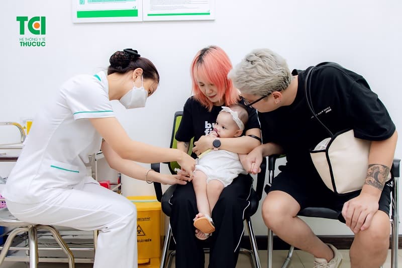 Hãy tiêm vacxin phòng bệnh cho trẻ từ sớm