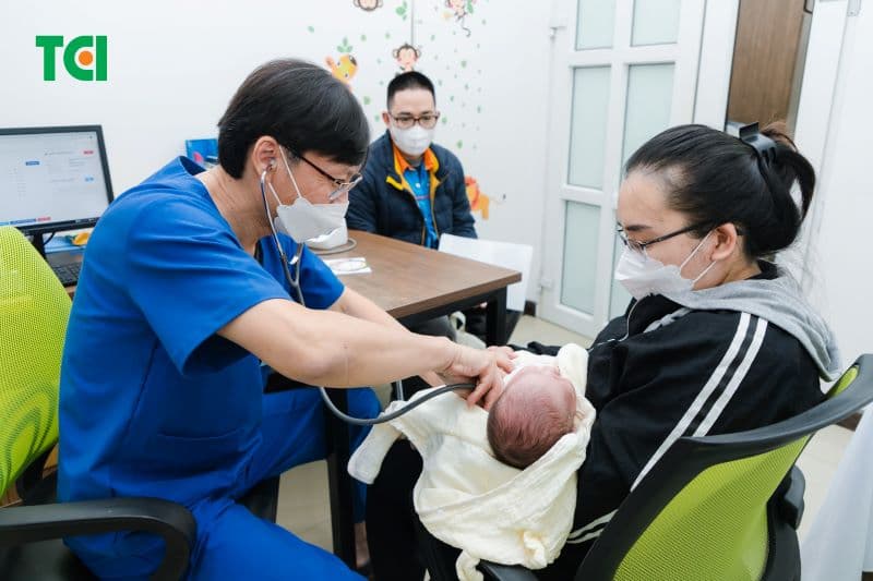 tiêm dịch vụ cho trẻ sơ sinh