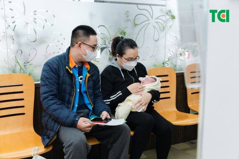 Phụ huynh cần tìm hiểu kỹ thông tin trước khi đưa ra quyết định nên cho con tiêm ở đâu.