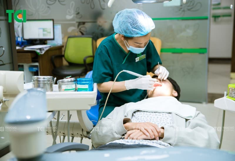 Nếu tình trạng cười hở lợi của bạn phát sinh do những nguyên nhân sâu xa hơn, như cấu trúc xương hàm chẳng hạn…, các phương pháp trị cười hở lợi tại nhà thường không đủ hiệu quả. 