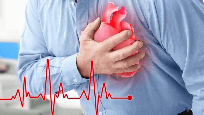 Triệu chứng bệnh bạch hầu biến chứng ở tim mạch dễ nhận thấy là đau ngực, khó thở