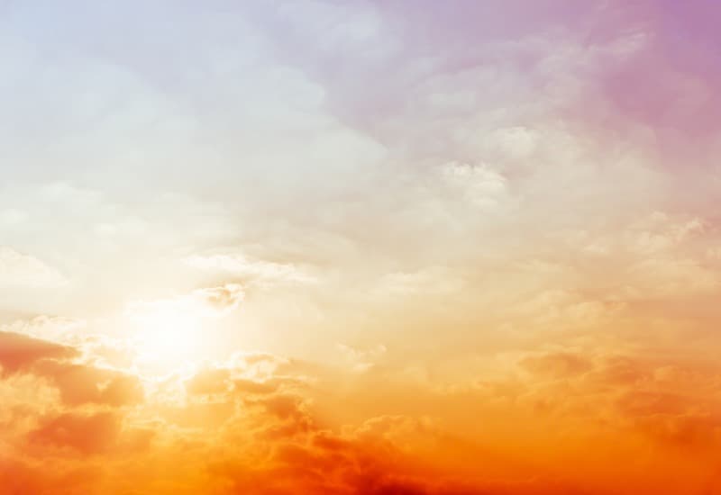 Tia UV được chia thành ba loại chính dựa vào bước sóng là UVA, UVB và UVC.