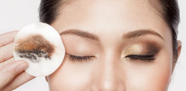 Hướng dẫn chi tiết cách vệ sinh mi mắt khi bị viêm bờ mi