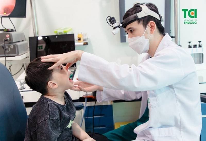 xử trí hóc dị vật thực quản bởi bác sĩ