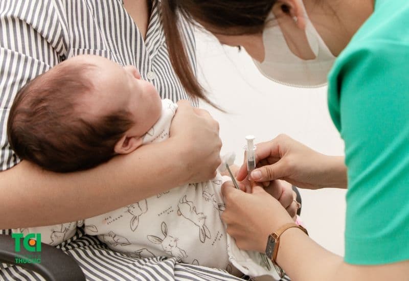 Chương trình tiêm chủng mở rộng quốc gia đã đưa ra lịch tiêm chủng chuẩn cho trẻ em, bao gồm nhiều loại vắc xin quan trọng.