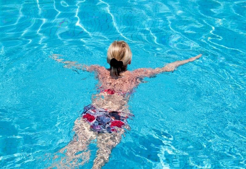 Giải đáp chi tiết thắc mắc: Bệnh đau mắt đỏ lây qua đường nào?