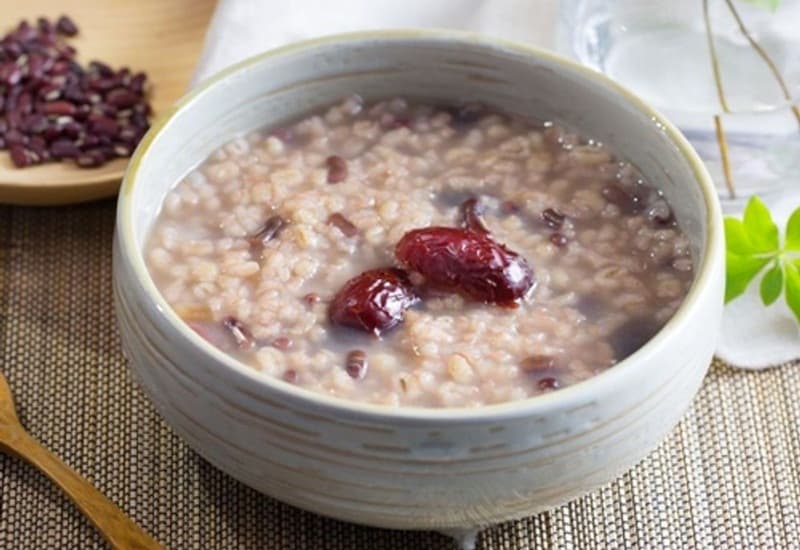 Chia nhỏ bữa ăn cho trẻ sẽ giúp con ăn được nhiều hơn