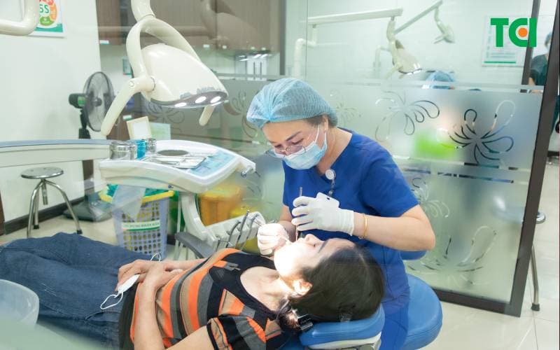 điều trị khi sưng nướu răng trong cùng hàm dưới