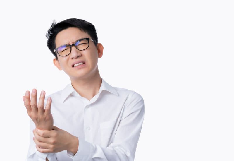 trật khớp ngón tay