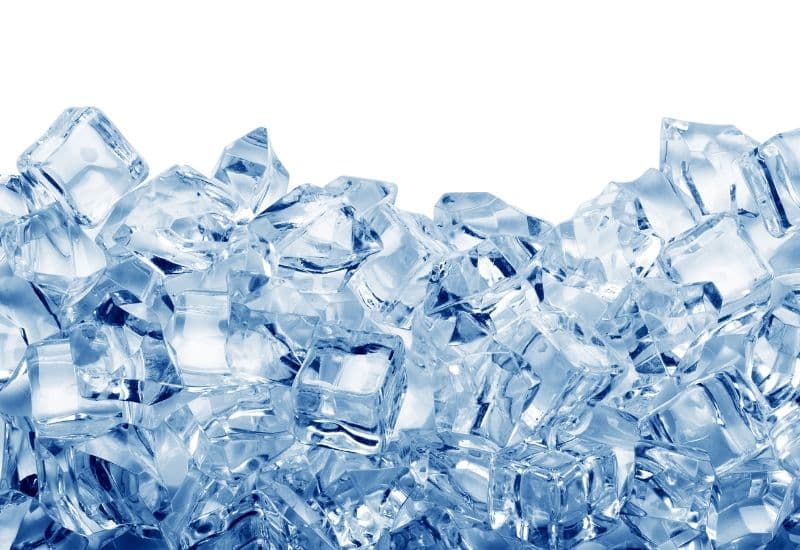 Bạn có thể sử dụng túi chườm lạnh chuyên dụng có bán tại các quầy thuốc.