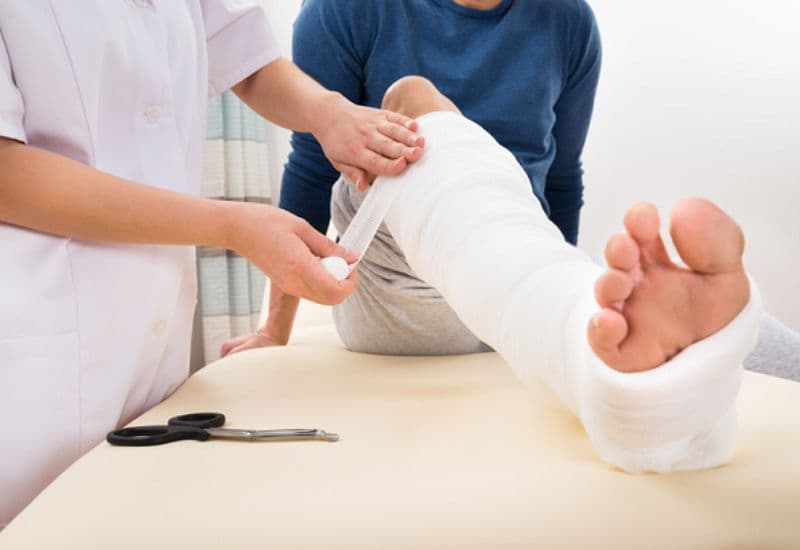 điều trị gãy xương cẳng chân