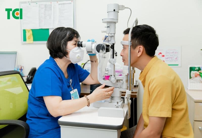 Để chẩn đoán chính xác tình trạng lác, chuyên gia nhãn khoa sẽ thực hiện một số kiểm tra.