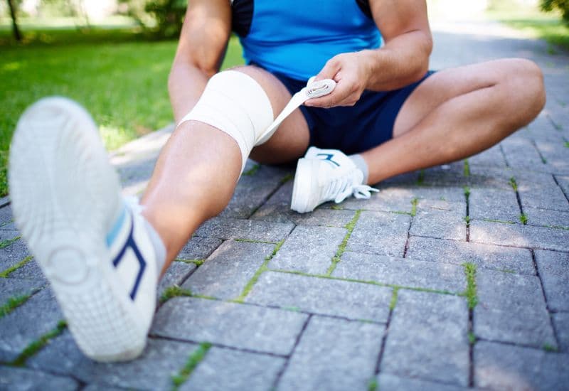 triệu chứng và sơ cứu khi gãy xương cẳng chân