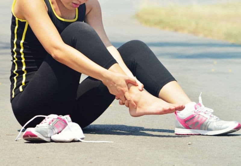 nguyên nhân gây trật khớp cổ chân