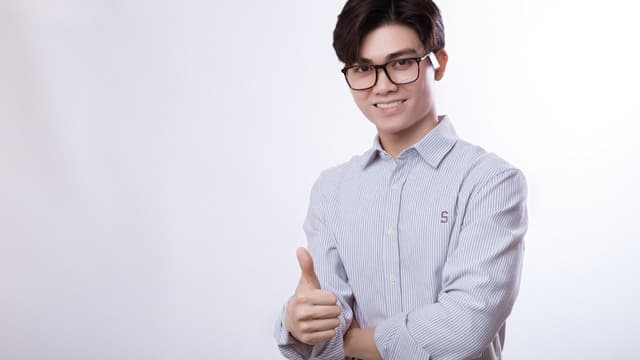 Hướng dẫn nhận biết tròng kính cận chống tia cực tím