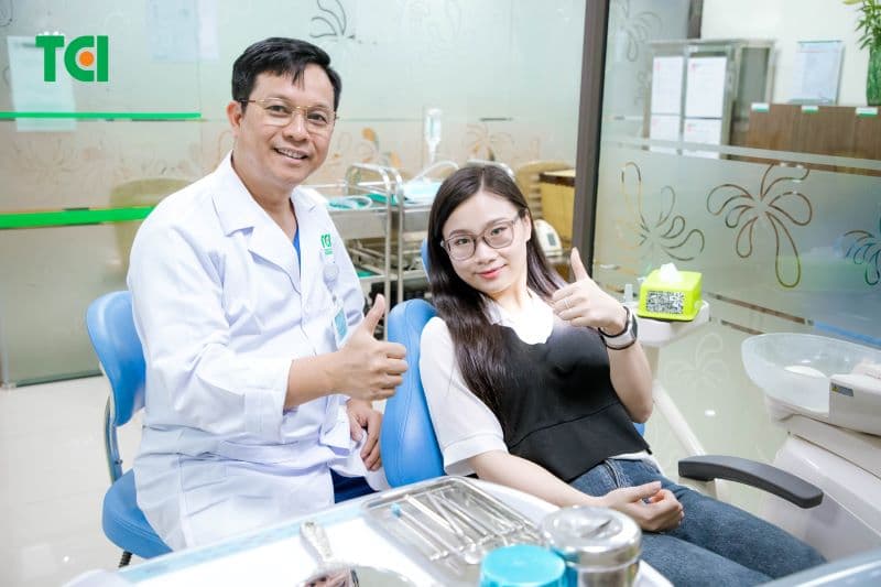 Thái độ phục vụ cũng là tiêu chí để chọn lựa địa chỉ nhổ răng.