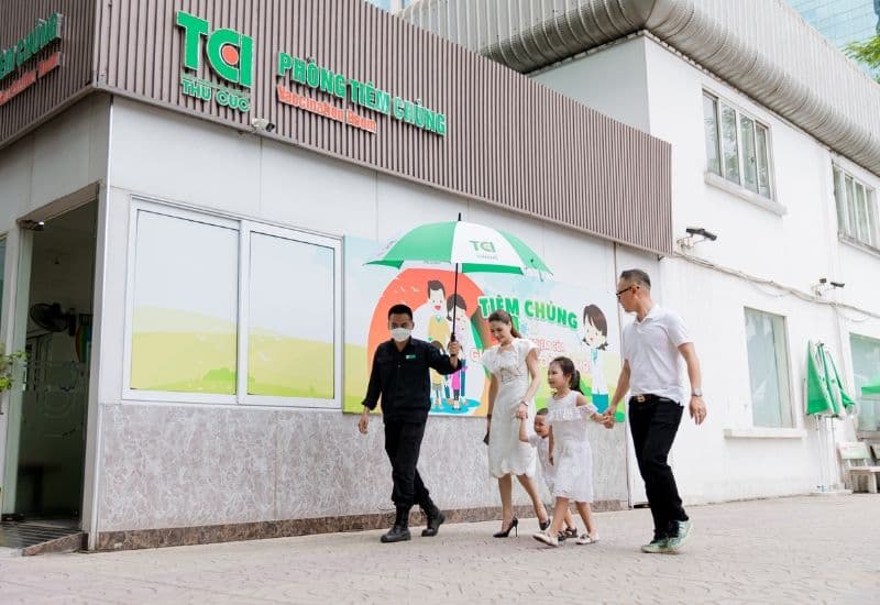 Với đội ngũ y bác sĩ giàu kinh nghiệm, thiết bị y tế hiện đại, tiên tiến và đa dạng vắc xin, Phòng tiêm chủng Thu Cúc TCI có thể cung cấp dịch vụ tiêm chủng an toàn và hiệu quả cho tất cả mọi người.