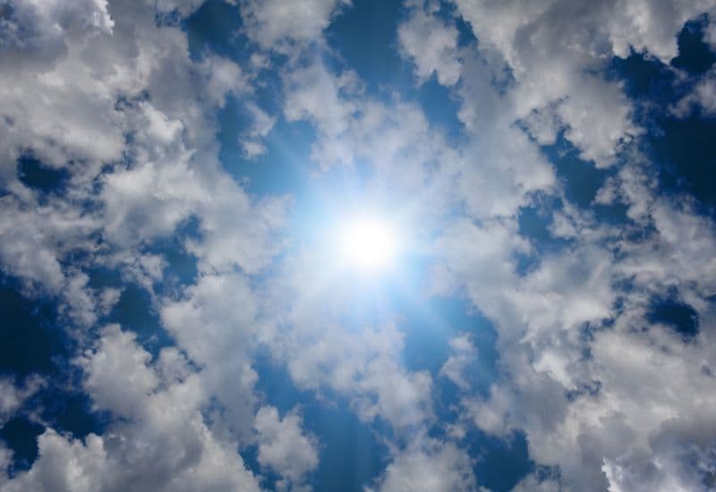 Nguyên nhân khiến tròng kính cận ngả vàng