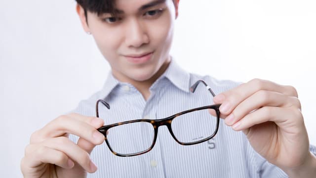 Tròng kính cận rẻ nhất tại TCI: Chemi U2 1.60