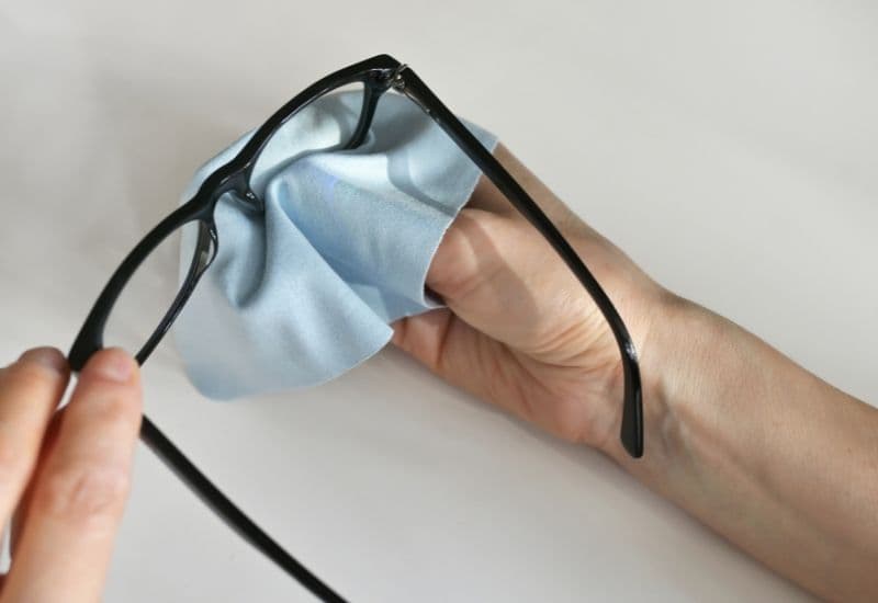 Lưu ý sử dụng tròng kính đổi màu chống tia UV