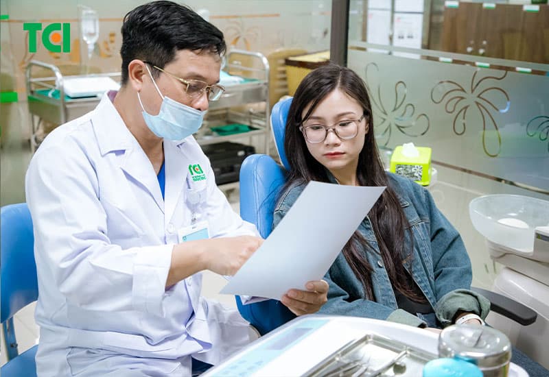 Thăm khám viêm lợi trong cùng