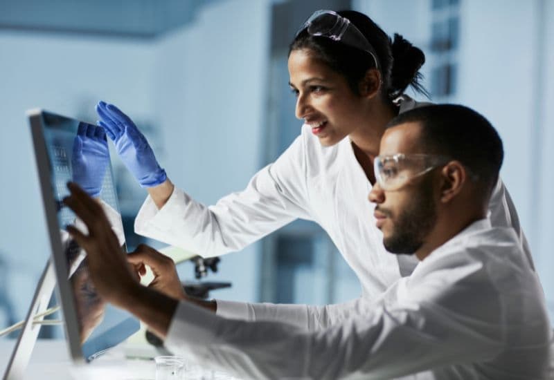 Hoạt động nghiên cứu và phát triển võng mạc nhân tạo gần đây đang có những tiến bộ đáng kể, mở ra triển vọng mới cho điều trị các rối loạn thị giác nghiêm trọng.