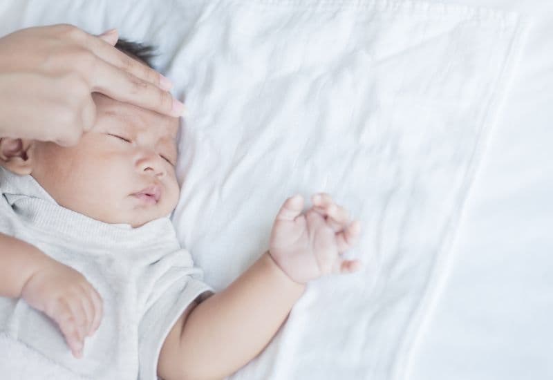 Được tiêm chủng đầy đủ và đúng lịch là điều kiện tiên quyết để xây dựng hệ miễn dịch khỏe mạnh, giúp trẻ phát triển toàn diện, hạn chế nguy cơ mắc các bệnh nguy hiểm có thể gây tử vong hoặc di chứng nặng nề.