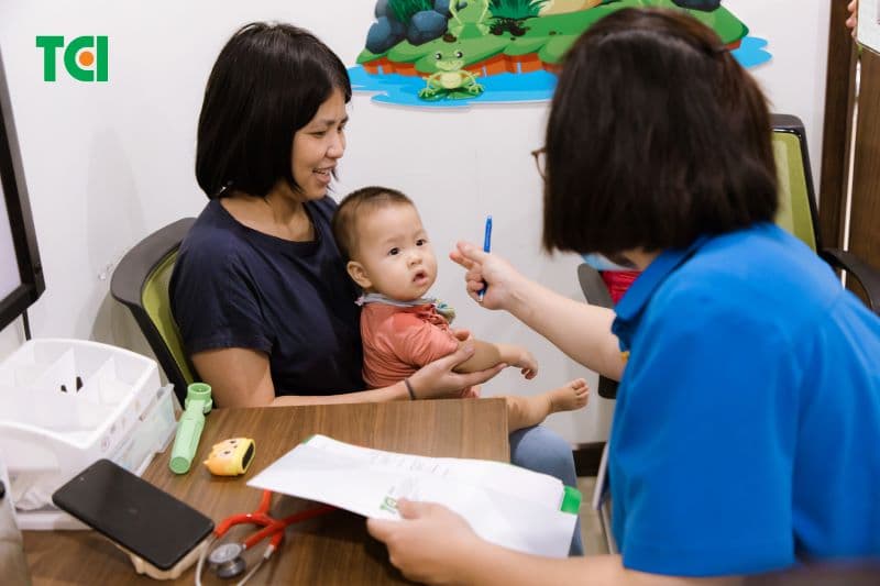 chăm sóc trẻ bị tay chân miệng