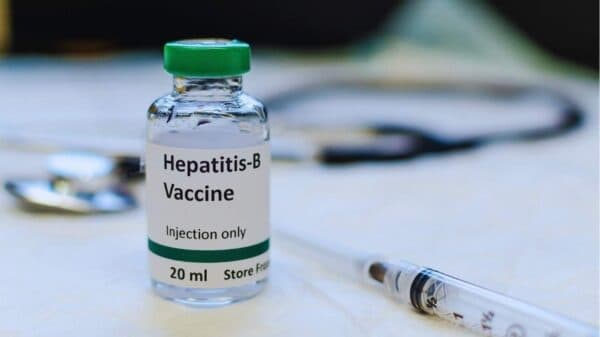 Vắc xin viêm gan B là vắc xin đầu tiên trẻ được chích ngừa.